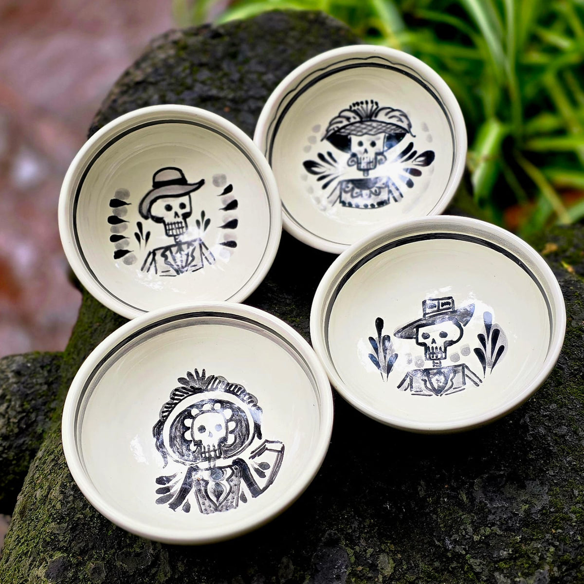 Catrina Small Bowl Set of 5 pieces 4.9" D Black and White - B