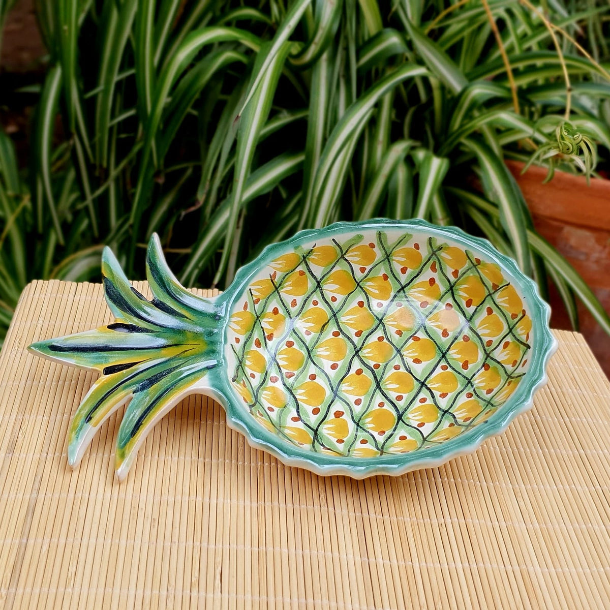 Tazones de merienda de piña multicolores