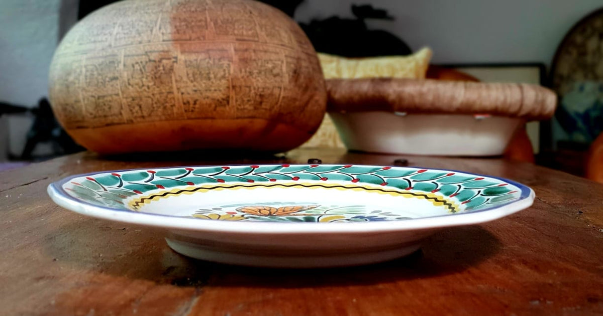 Plato con forma de flor de mariposa multicolores