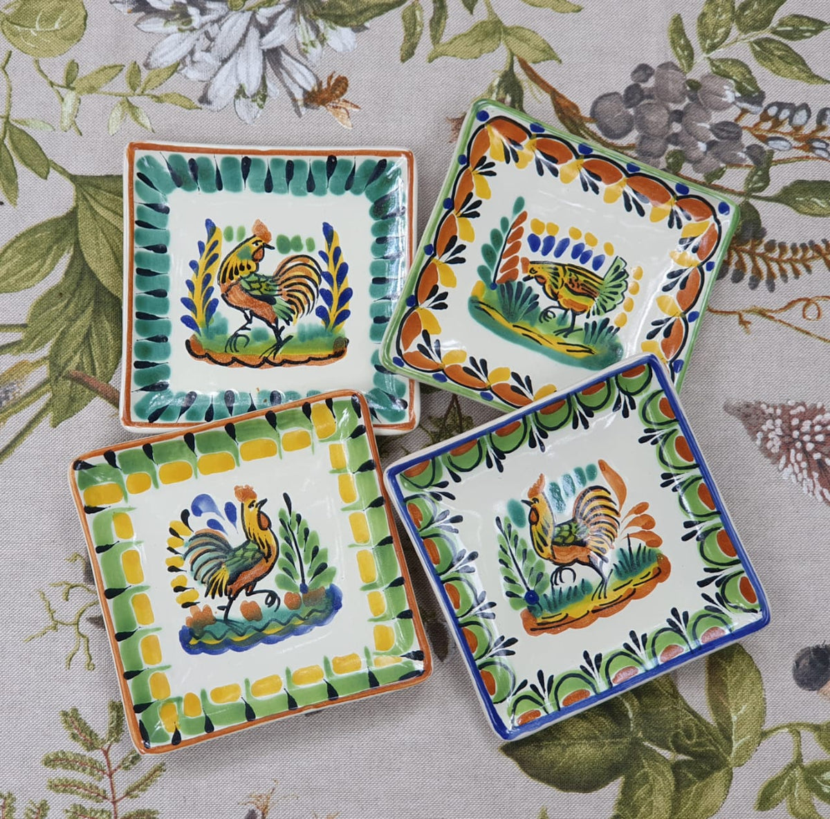 Plato cuadrado de pan de pollos / plato de tapa 5*5" Juego de 4 multicolores