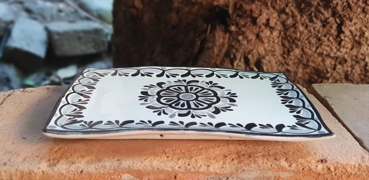 Flower Wave Rectangular Tray 7.9 X 5.3" Black and White