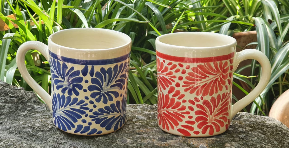 Taza de café con diseño de hitos azules y rojos, juego de 2