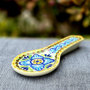 Runde Löffelablage mit Blumenmotiv, 9,4 x 23,1 cm, mehrere Farben 