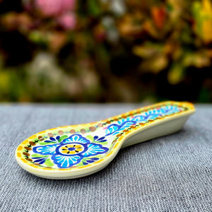 Runde Löffelablage mit Blumenmotiv, 9,4 x 23,1 cm, mehrere Farben 