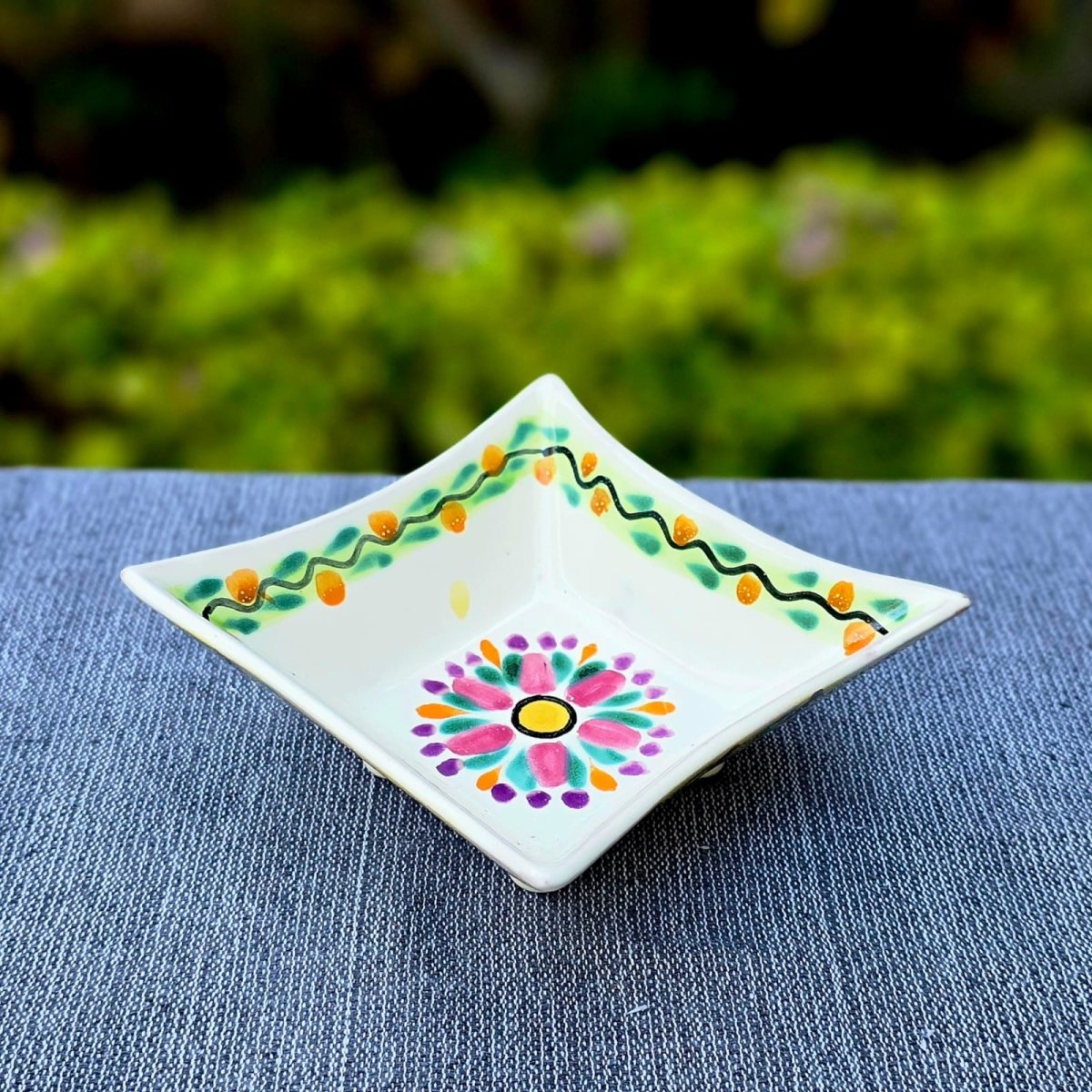Flower Square footed saucer and Square Basket Happy BordersSaucersGorky Gonzalez Store240726 - 11