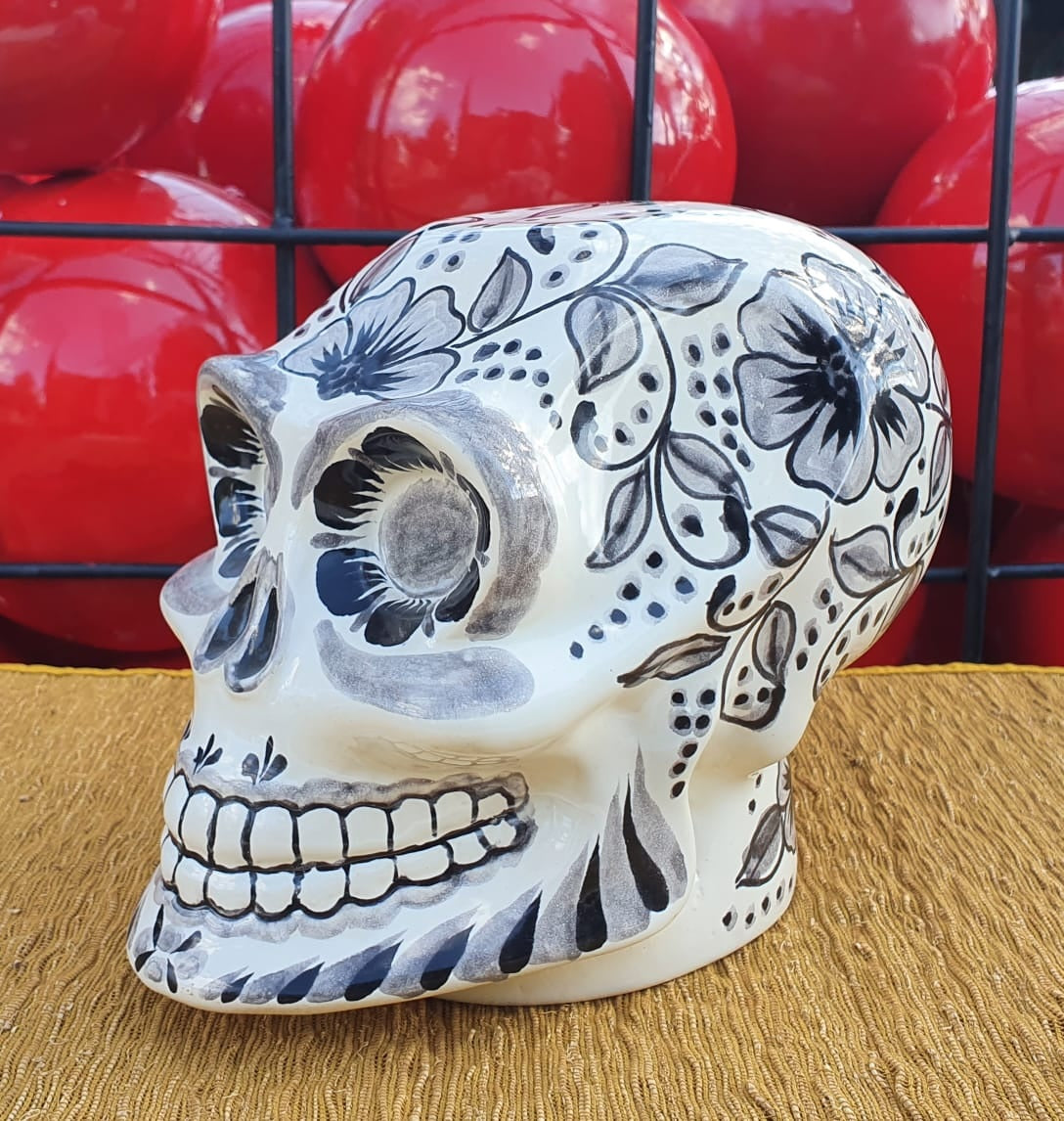 Cráneo de Cerámica Gorky / Catrina Decorativa Blanco y Negro 6" Altura 
