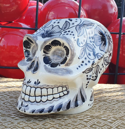 Cráneo de Cerámica Gorky / Catrina Decorativa Blanco y Negro 6" Altura 
