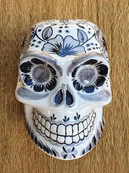 Cráneo de Cerámica Gorky / Catrina Decorativa Blanco y Negro 6" Altura 