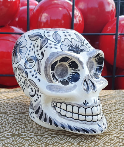 Cráneo de Cerámica Gorky / Catrina Decorativa Blanco y Negro 6" Altura 
