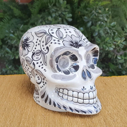 Cráneo de Cerámica Gorky / Catrina Decorativa Blanco y Negro 6" Altura 