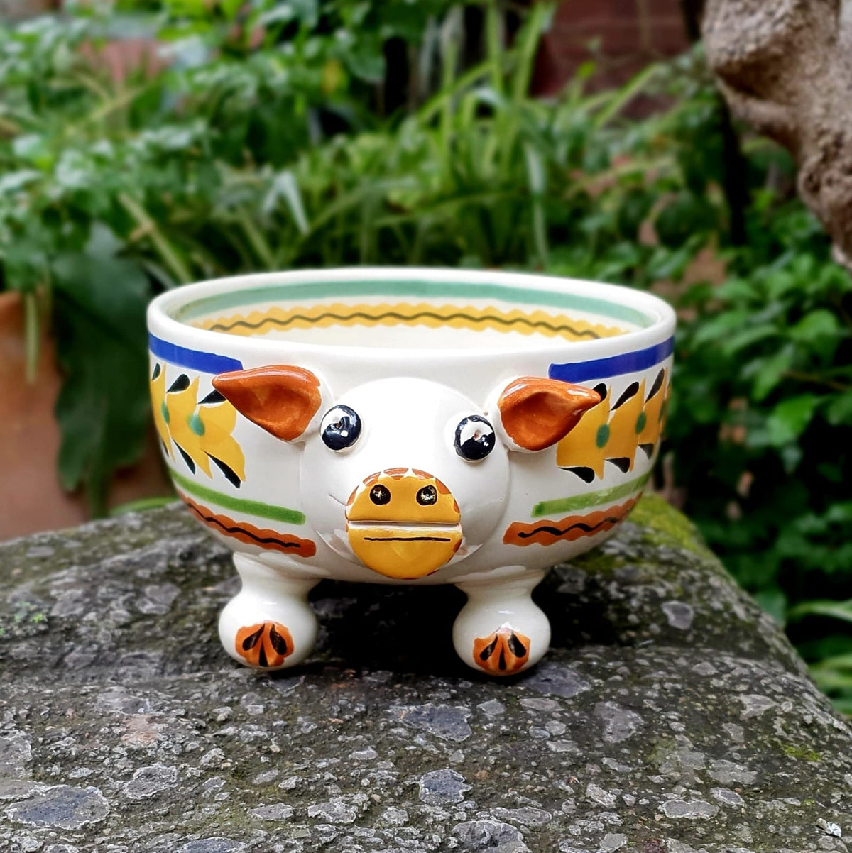 Cuenco con patas de cerdito multicolores 