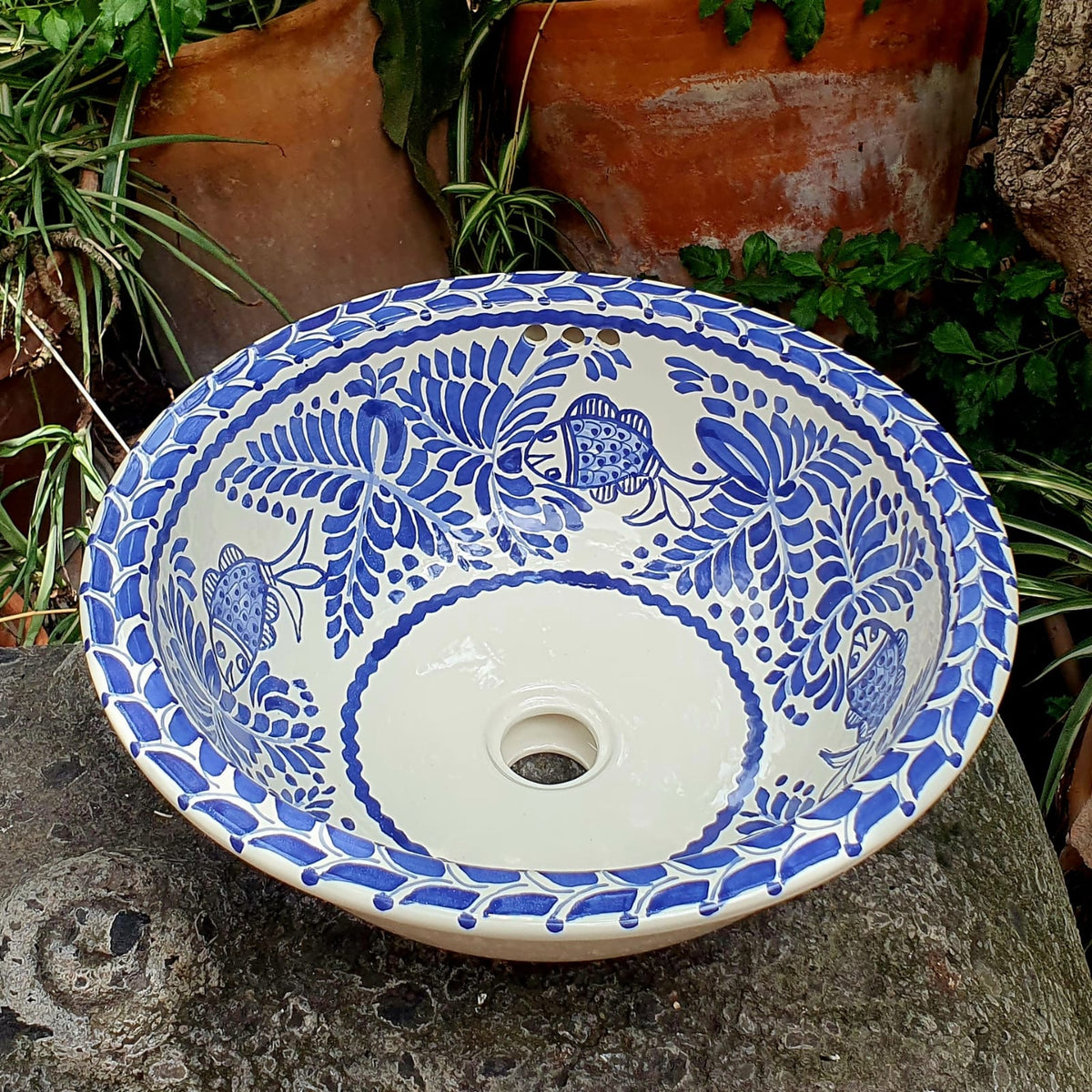 Patrón de hitos redondos del fregadero de pescado azul y blanco 