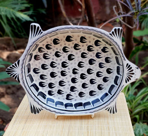 Turtle Salad Bowl 12 in L*8.5 in W Black and White