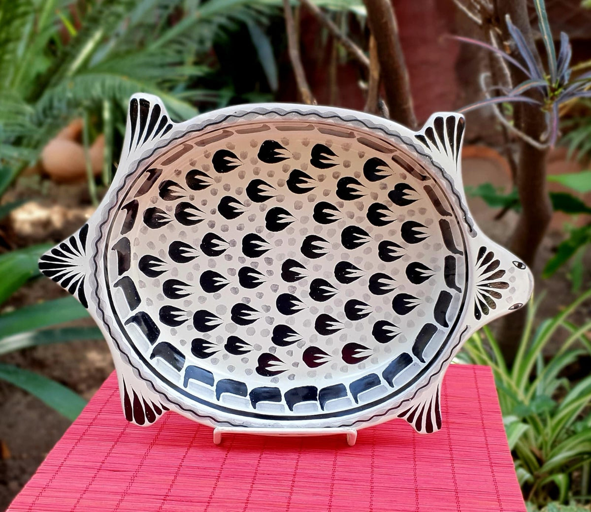 Turtle Salad Bowl 12 in L x 8.5 in W Black and White
