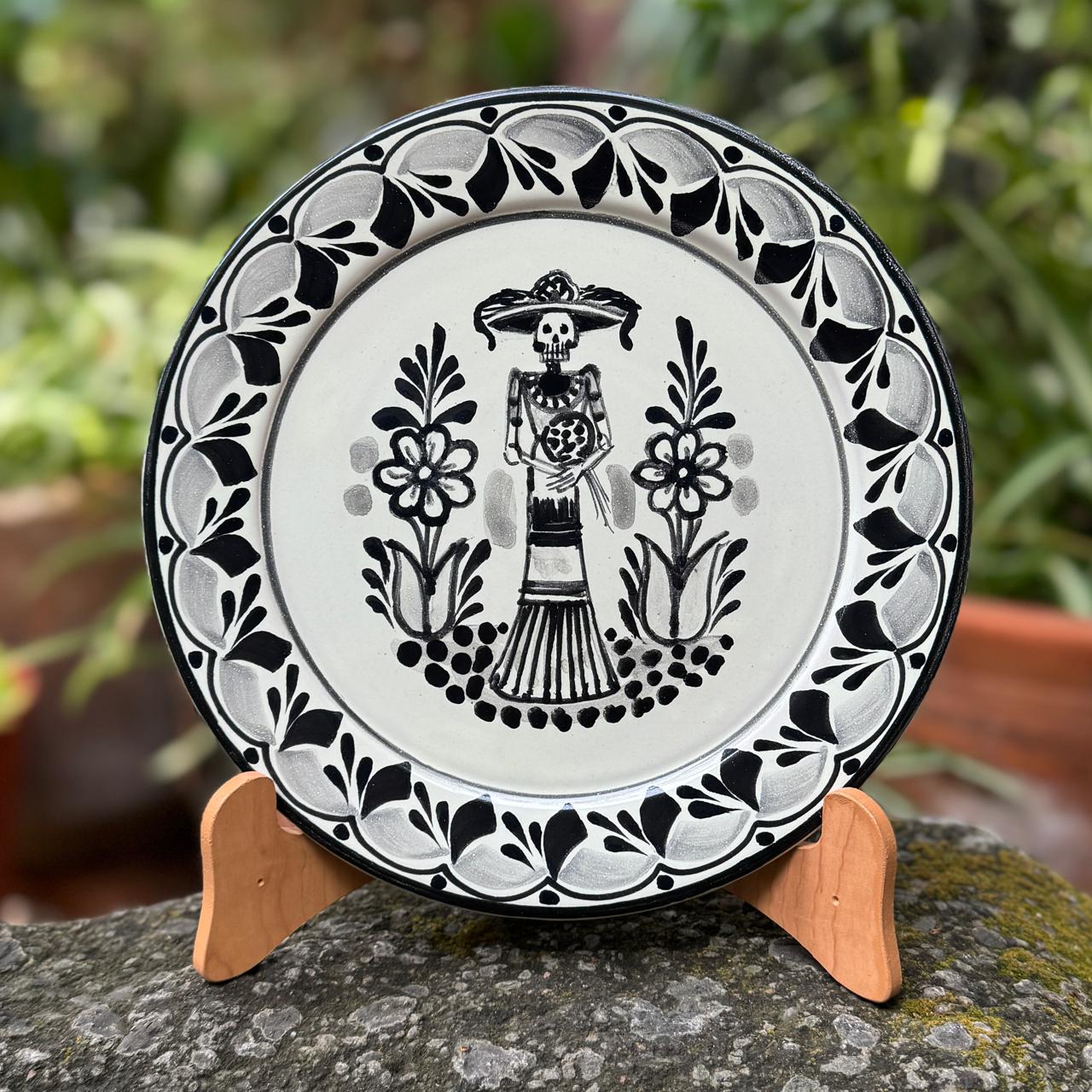 Catrina Plates Black and White