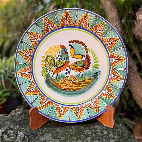 Dekorative flache Servierplatte „Rooster Family“, 35,4 cm Durchmesser, Grün-Terrakota-Farben 