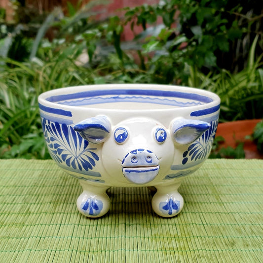 Cuenco con patas de cerdito azul y blanco 