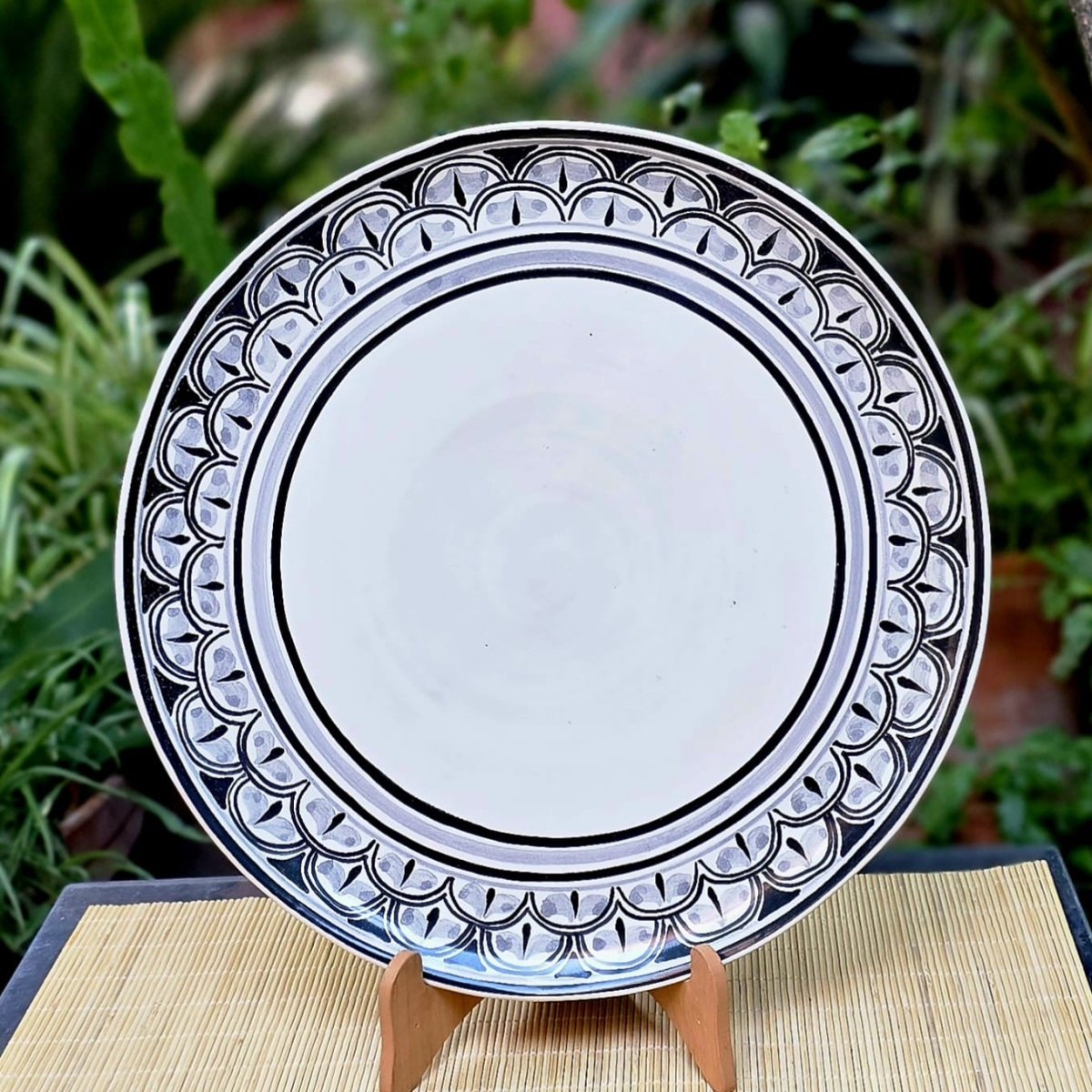 Plate Black and WhitePlateGorky Gonzalez Store240912 - 01