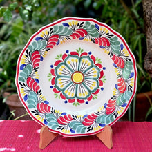 Flower Shape Plates w/Flower Christmas Colors