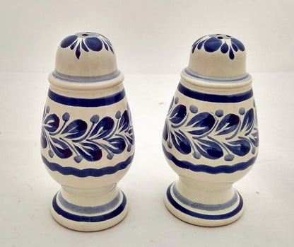 Spinning Salt and Pepper Shaker Set Blue Colors