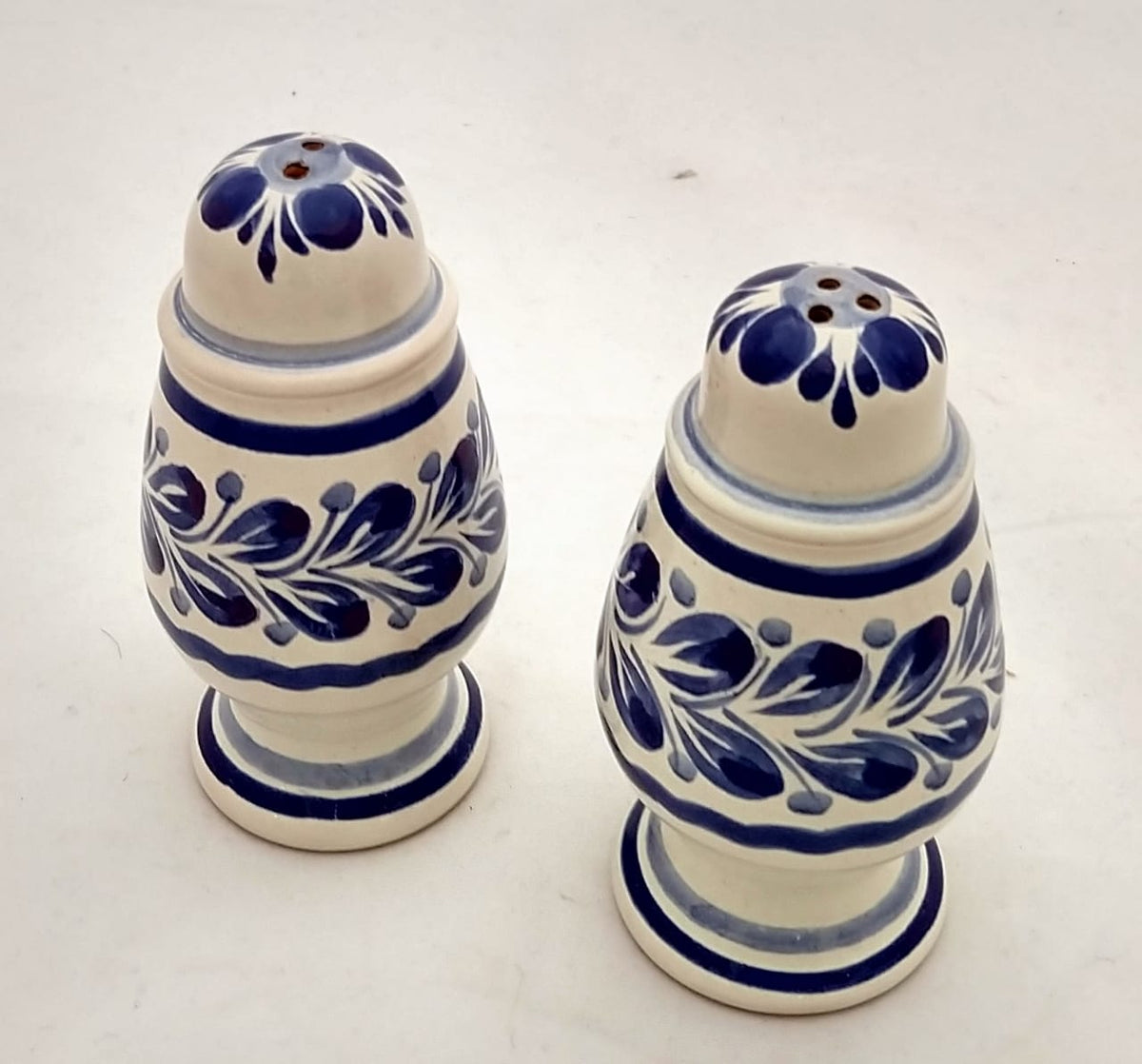 Spinning Salt and Pepper Shaker Set Blue Colors