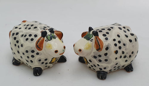 Cow Round Salt and Pepper Shaker Set Points Black