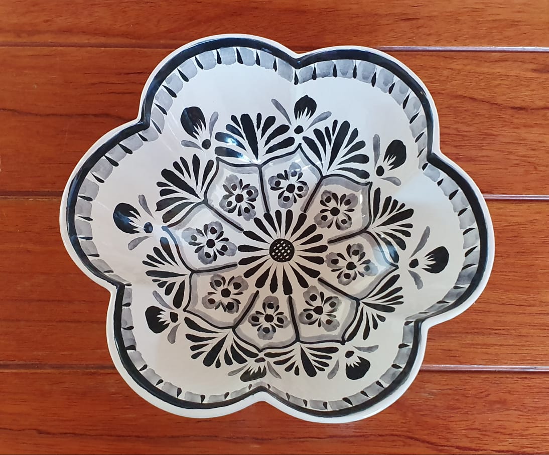 Flower Shape Service Salad Bowl 10" D Black and white