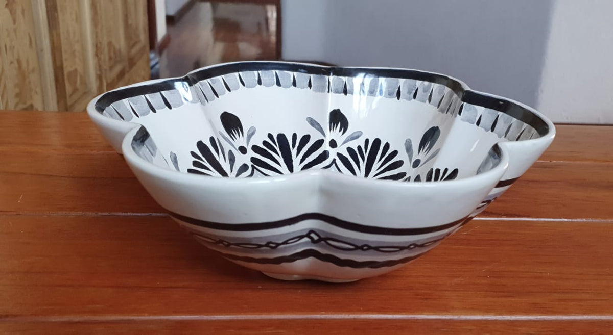 Flower Shape Service Salad Bowl 10" D Black and white