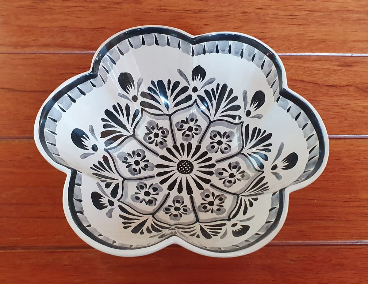 Flower Shape Service Salad Bowl 10" D Black and white