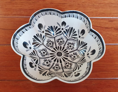 Flower Shape Service Salad Bowl 10" D Black and white