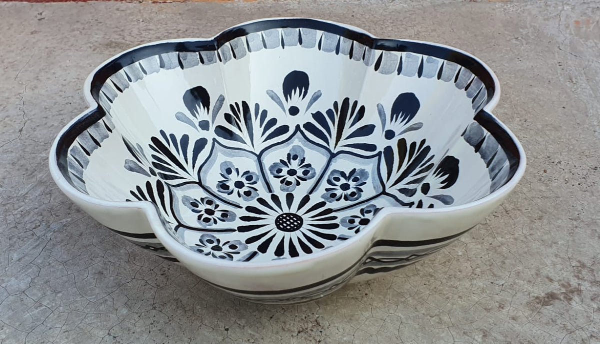 Flower Shape Service Salad Bowl 10" D Black and white