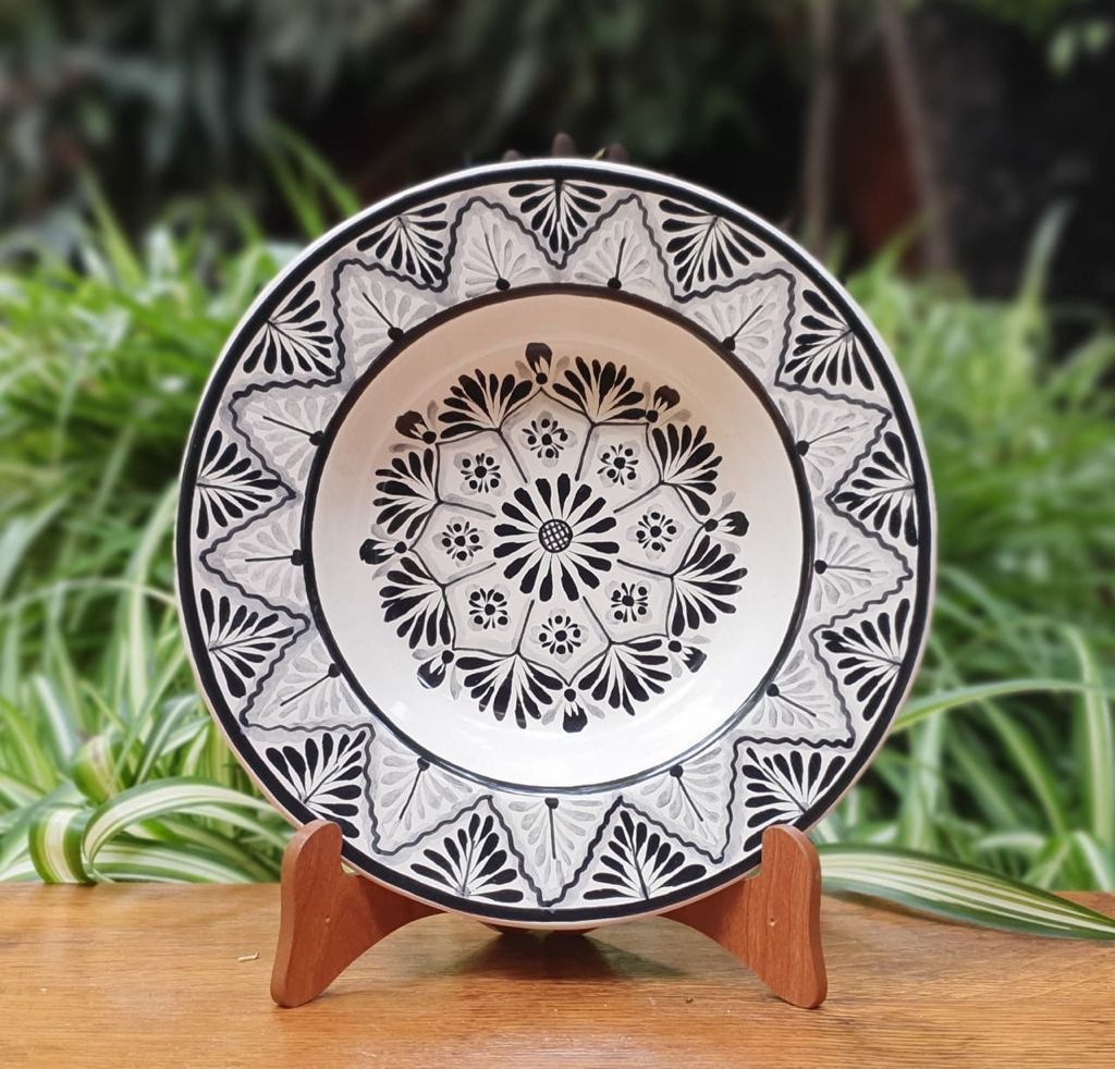 Flower Cereal-Pasta-Soup Bowl Flat Border IV Black and White