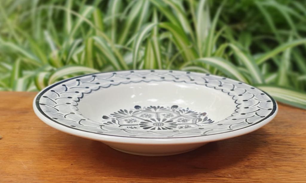 Flower Cereal-Pasta-Soup Bowl Flat Border VI Black and White