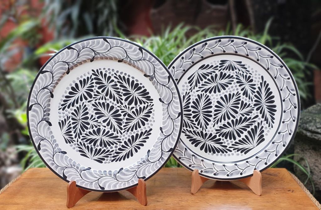 Plates Sets of 2 Pieces Forest Black and White