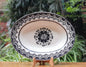 Plato ovalado mediano de flores 40 x 30 cm blanco y negro 