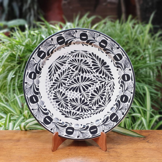 Black Forest V Plates Black and White