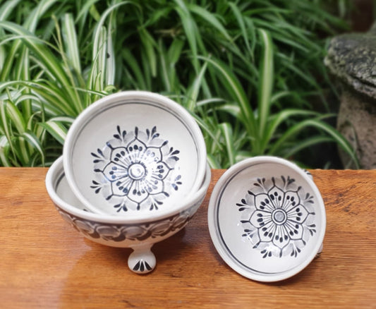 Flower Footed Bowl Set of 3 Black and White