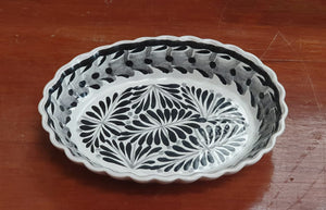 Oval Soap Dish Black and White