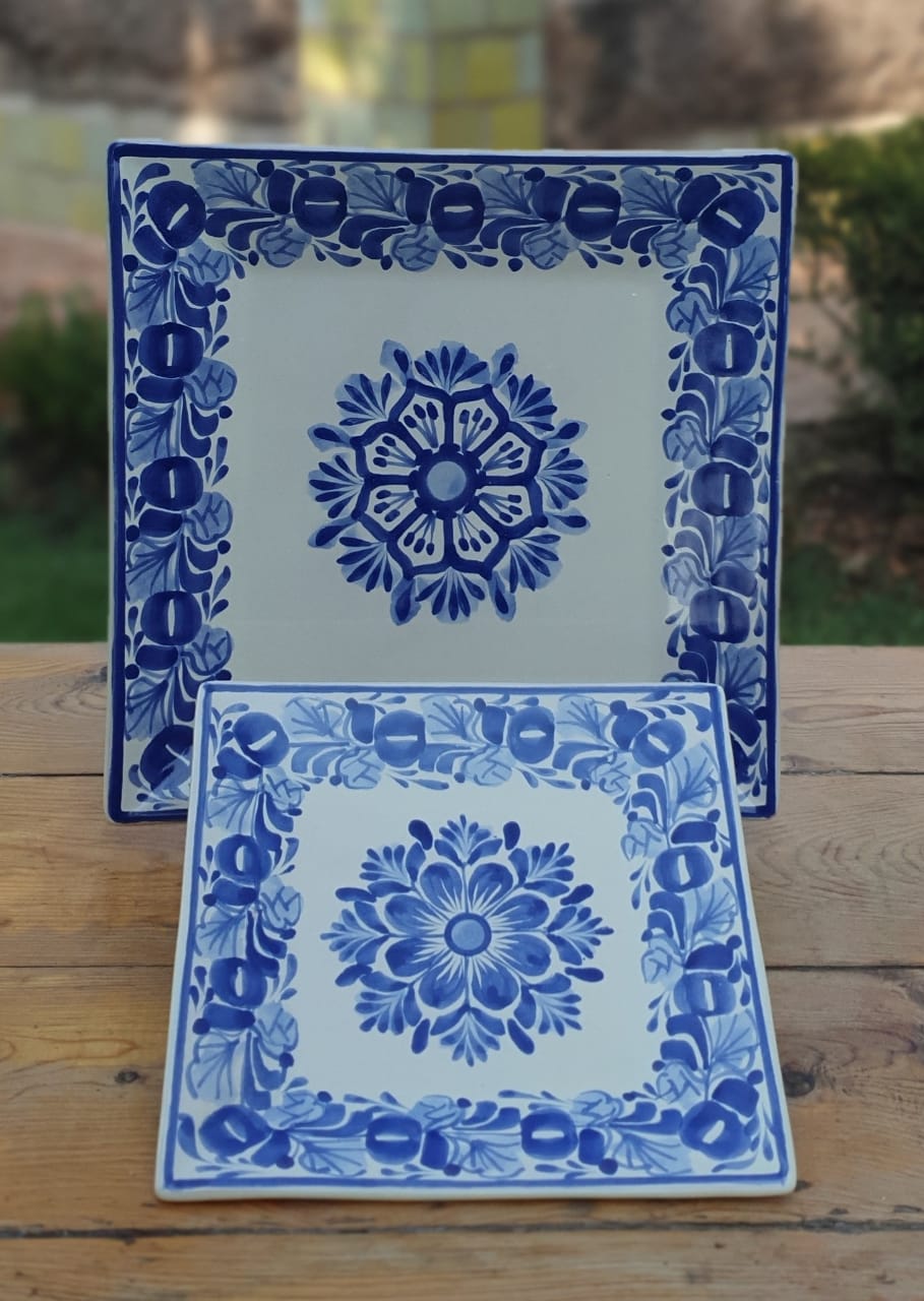 Juego de 2 platos cuadrados Flower azul y blanco 