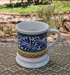 Tazas de café tradicionales multicolores 