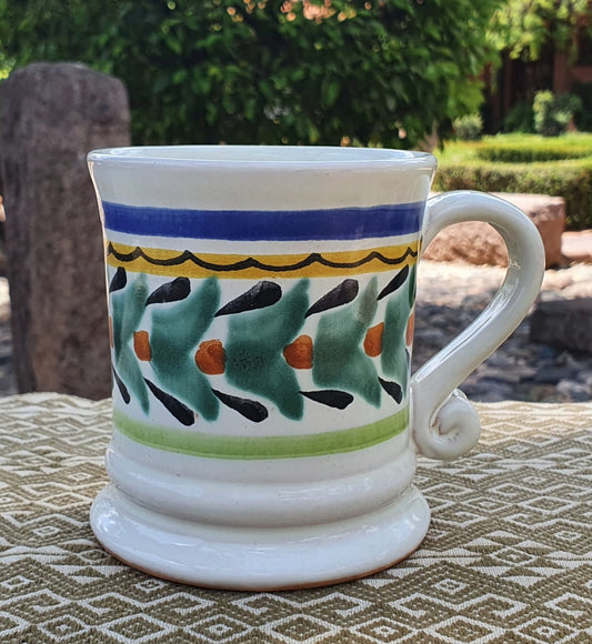 Tazas de café tradicionales multicolores 