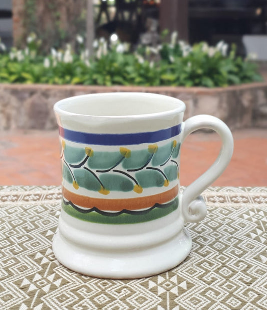 Tazas de café tradicionales multicolores 