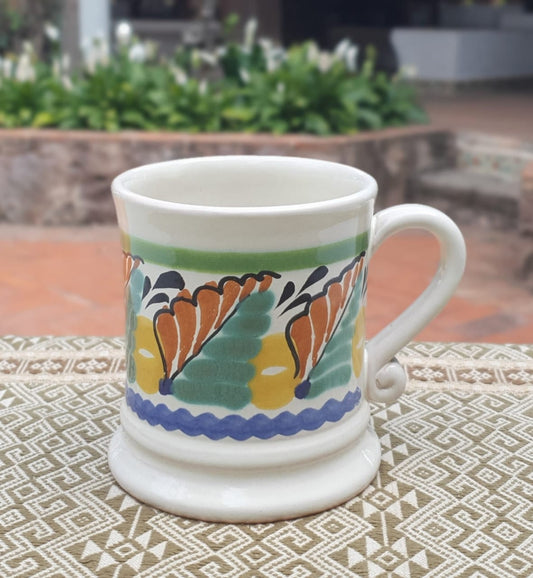 Tazas de café tradicionales multicolores 