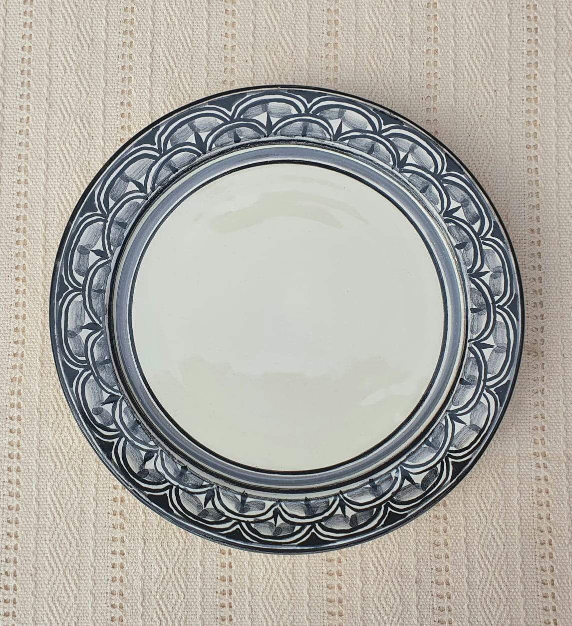 Plate with Morisco border Black and White