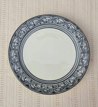 Plate with Morisco border Black and White