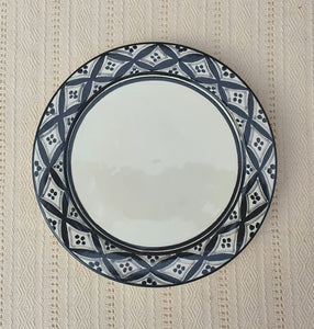 Plate with rhombus border Black and White