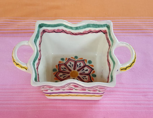 Cesta de flores cuadrada de 4,7 pulgadas de ancho x 3 pulgadas de alto, colores morados 