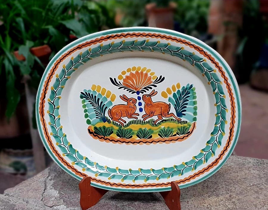 Conejo Decorativo / Plato Semi Ovalado para Servir / Bandeja 16.9x13.4 en Multicolores 