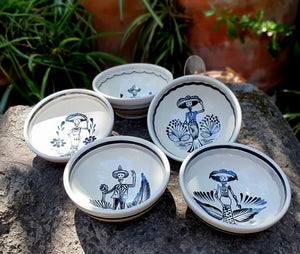 Catrina Small Bowl Set of 5 pieces 4.9" D Black and White
