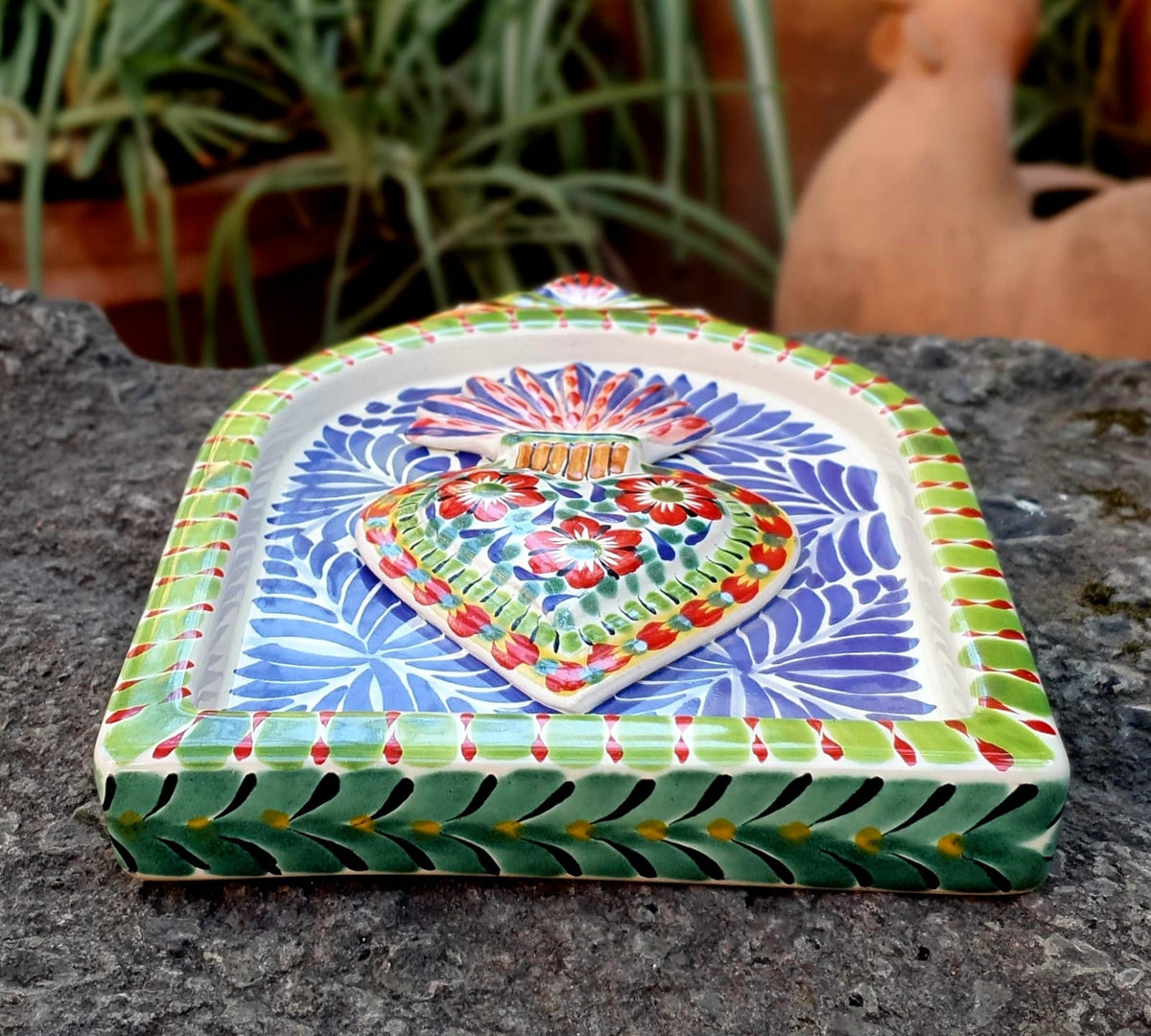 Retablo Decorativo del Sagrado Corazón 8.9" Altura Multicolores 